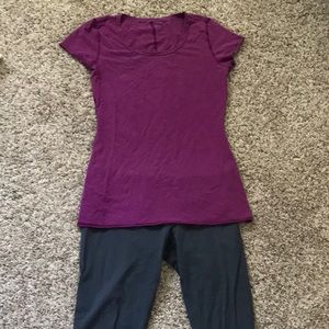 Lululemon bundle. Size 8. T shirt and Capris